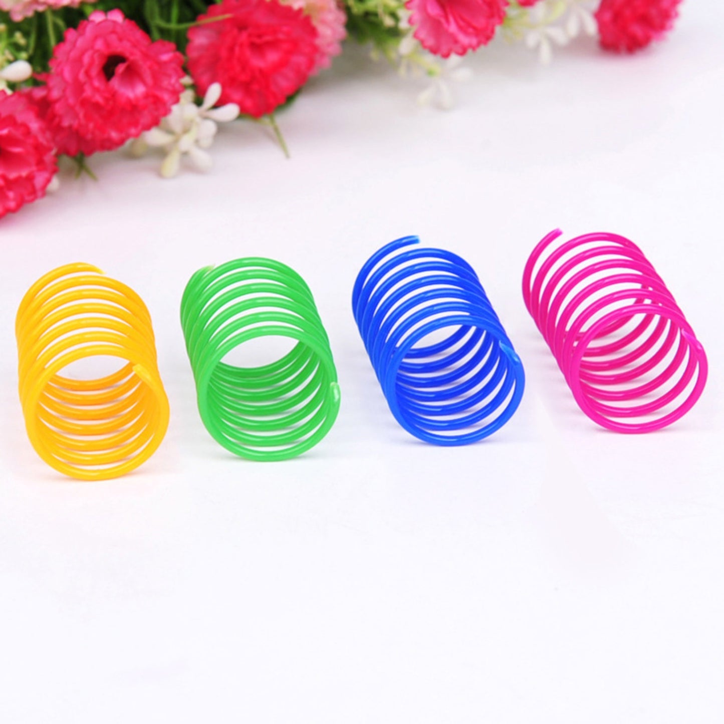 4pcs 2025 New Model Cat Pet Throwing Toys Plastic Spring Boredom Relief Toys Colored Four-Pack Pet Supplies, Without Battery